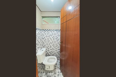 Casa à venda com 214m², 4 quartos e 4 vagas Casa à venda com 214m², 4 quartos e 4 vagasGaragem - Banheiro