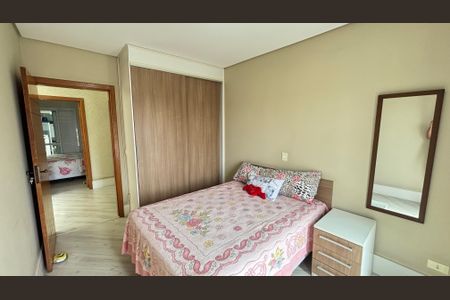 Casa à venda com 214m², 4 quartos e 4 vagas Casa à venda com 214m², 4 quartos e 4 vagasQuarto 4