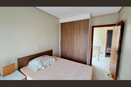 Casa à venda com 214m², 4 quartos e 4 vagas Casa à venda com 214m², 4 quartos e 4 vagasQuarto 3