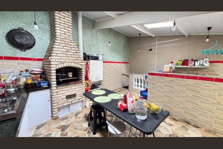 Casa à venda com 214m², 4 quartos e 4 vagas Casa à venda com 214m², 4 quartos e 4 vagasCozinha 2