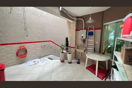 Casa à venda com 214m², 4 quartos e 4 vagas Casa à venda com 214m², 4 quartos e 4 vagasÁrea de Serviço