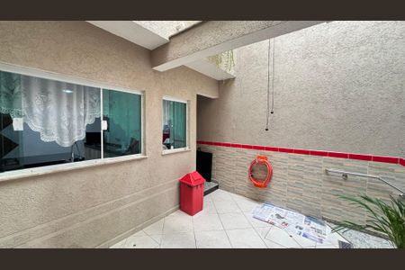Casa à venda com 214m², 4 quartos e 4 vagas Casa à venda com 214m², 4 quartos e 4 vagasÁrea de Serviço