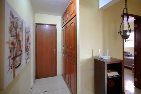 Apartamento à venda com 186m², 4 quartos e 2 vagasCorredor