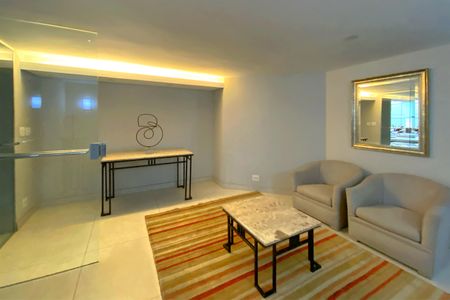 Apartamento à venda com 186m², 4 quartos e 2 vagas Apartamento à venda com 186m², 4 quartos e 2 vagasÁrea comum - Hall