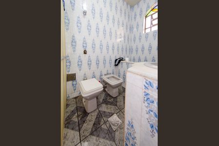 Casa à venda com 300m², 4 quartos e 2 vagas Casa à venda com 300m², 4 quartos e 2 vagasBanheiro