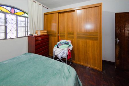 Casa à venda com 300m², 4 quartos e 2 vagas Casa à venda com 300m², 4 quartos e 2 vagasSuíte