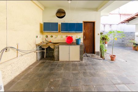 Casa à venda com 300m², 4 quartos e 2 vagas Casa à venda com 300m², 4 quartos e 2 vagasÁrea de serviço