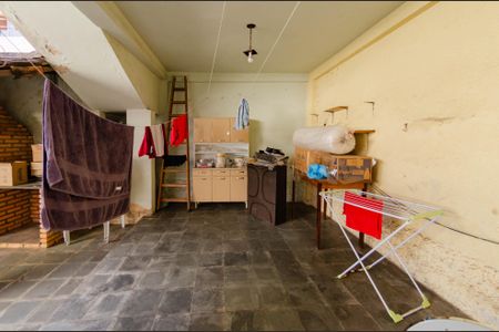 Casa à venda com 300m², 4 quartos e 2 vagas Casa à venda com 300m², 4 quartos e 2 vagasÁrea de serviço