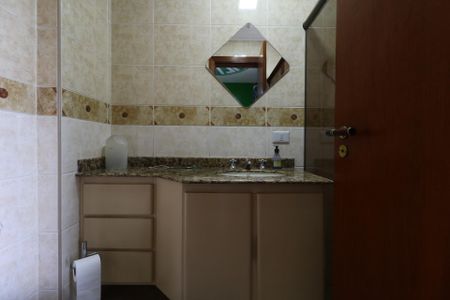 Apartamento à venda com 212m², 4 quartos e 3 vagasBanheiro da Suíte 1