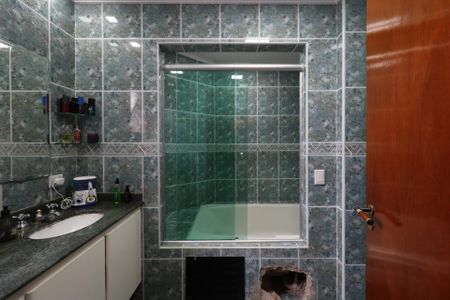 Apartamento à venda com 212m², 4 quartos e 3 vagasBanheiro da Suíte Master