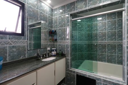 Apartamento à venda com 212m², 4 quartos e 3 vagasBanheiro da Suíte Master