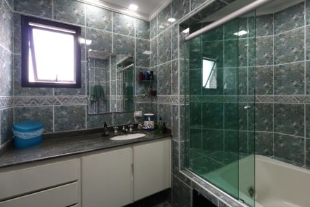 Apartamento à venda com 212m², 4 quartos e 3 vagasBanheiro da Suíte Master