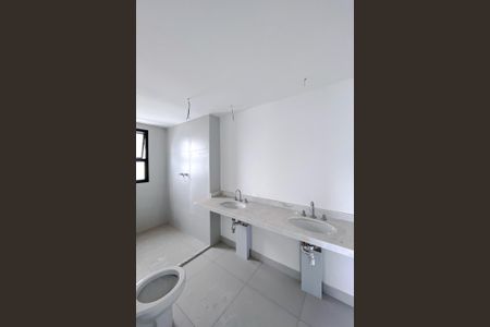 Apartamento à venda com 179m², 3 quartos e 3 vagas Apartamento à venda com 179m², 3 quartos e 3 vagasBanheiro da Suíte 1