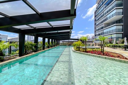 Apartamento à venda com 179m², 3 quartos e 3 vagas Apartamento à venda com 179m², 3 quartos e 3 vagasÁrea comum - Piscina
