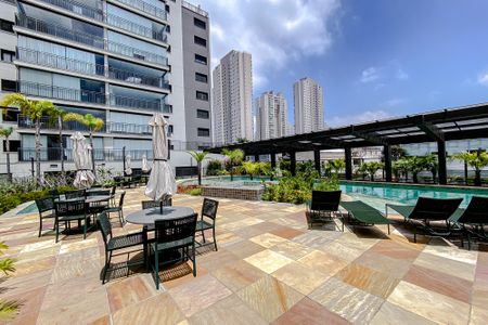 Apartamento à venda com 179m², 3 quartos e 3 vagas Apartamento à venda com 179m², 3 quartos e 3 vagasÁrea comum - Piscina