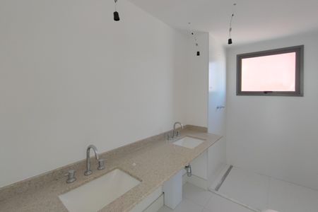 Apartamento à venda com 153m², 4 quartos e 3 vagasBanheiro Suíte 2