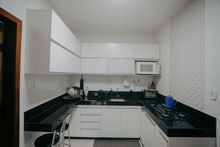 Casa à venda com 360m², 7 quartos e 3 vagas Casa à venda com 360m², 7 quartos e 3 vagascozinha 6