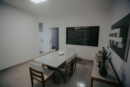 Casa à venda com 360m², 7 quartos e 3 vagas Casa à venda com 360m², 7 quartos e 3 vagasSala de Jantar