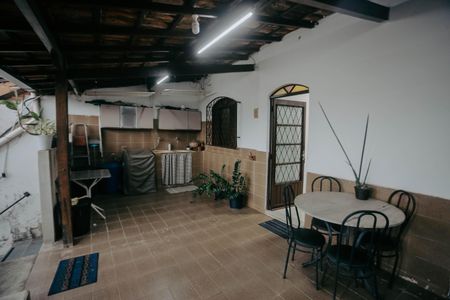 Casa à venda com 360m², 7 quartos e 3 vagas Casa à venda com 360m², 7 quartos e 3 vagasvaranda