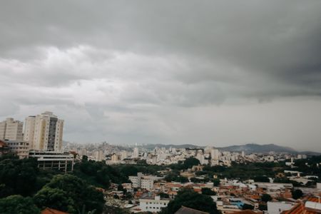 Casa à venda com 360m², 7 quartos e 3 vagas Casa à venda com 360m², 7 quartos e 3 vagasvista