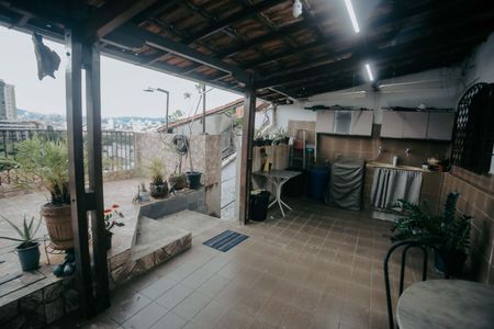 Casa à venda com 360m², 7 quartos e 3 vagas Casa à venda com 360m², 7 quartos e 3 vagasvaranda
