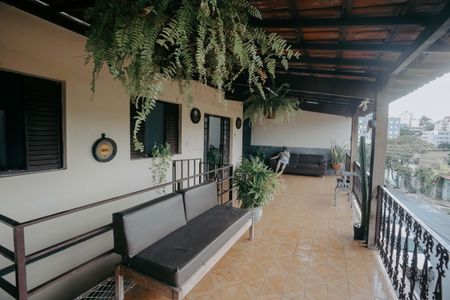 Casa à venda com 360m², 7 quartos e 3 vagas Casa à venda com 360m², 7 quartos e 3 vagasVaranda da Sala