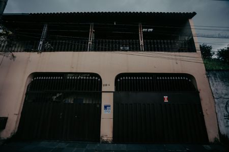 Casa à venda com 360m², 7 quartos e 3 vagas Casa à venda com 360m², 7 quartos e 3 vagasFachada