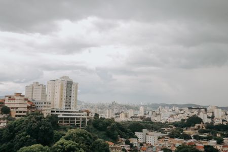 Casa à venda com 360m², 7 quartos e 3 vagas Casa à venda com 360m², 7 quartos e 3 vagasvista