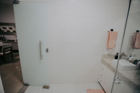 Casa à venda com 360m², 7 quartos e 3 vagas Casa à venda com 360m², 7 quartos e 3 vagasBanheiro 2