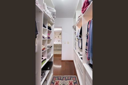 Casa à venda com 165m², 3 quartos e 4 vagasCloset - Suíte