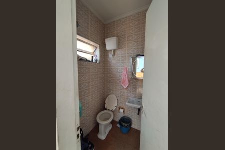 Casa à venda com 150m², 2 quartos e 2 vagas Casa à venda com 150m², 2 quartos e 2 vagasBanheiro da Área de Serviço