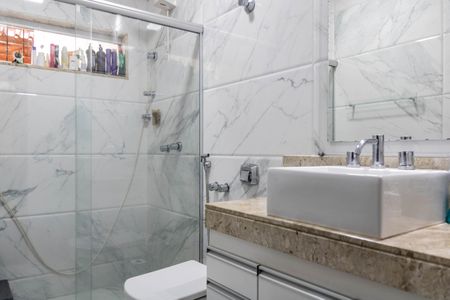 Casa à venda com 190m², 3 quartos e 2 vagas Casa à venda com 190m², 3 quartos e 2 vagasBanheiro Social