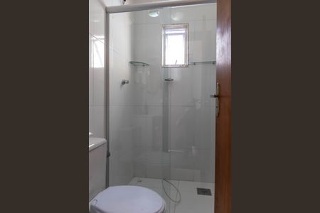 Casa à venda com 190m², 3 quartos e 2 vagas Casa à venda com 190m², 3 quartos e 2 vagasBanheiro da edícula