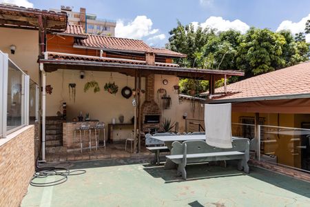 Casa à venda com 190m², 3 quartos e 2 vagas Casa à venda com 190m², 3 quartos e 2 vagasÁrea externa