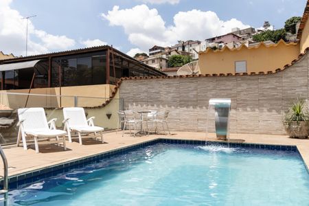 Casa à venda com 190m², 3 quartos e 2 vagas Casa à venda com 190m², 3 quartos e 2 vagasPiscina