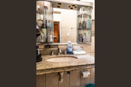 Casa à venda com 190m², 3 quartos e 2 vagas Casa à venda com 190m², 3 quartos e 2 vagasBanheiro da Suíte