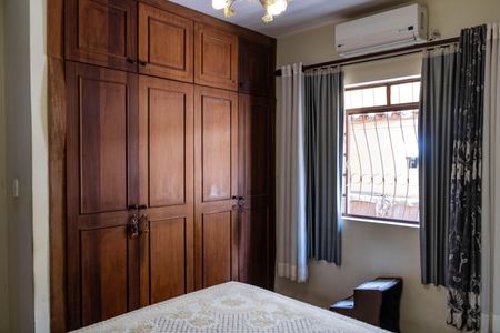 Casa à venda com 190m², 3 quartos e 2 vagas Casa à venda com 190m², 3 quartos e 2 vagasSuíte