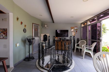 Apartamento à venda com 157m², 2 quartos e 2 vagas Apartamento à venda com 157m², 2 quartos e 2 vagasCobertura Sala