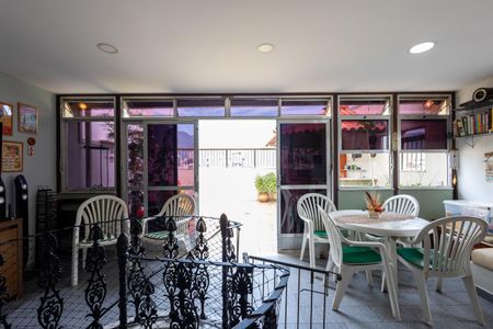 Apartamento à venda com 157m², 2 quartos e 2 vagas Apartamento à venda com 157m², 2 quartos e 2 vagasCobertura Sala