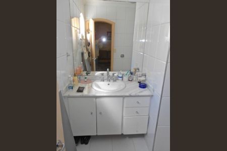 Casa à venda com 260m², 4 quartos e 4 vagas Casa à venda com 260m², 4 quartos e 4 vagasFoto 02