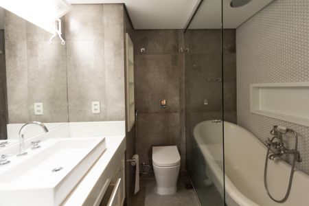 Apartamento à venda com 102m², 2 quartos e 1 vaga Apartamento à venda com 102m², 2 quartos e 1 vagaBanheiro da Suíte