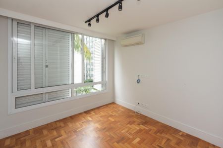 Apartamento à venda com 102m², 2 quartos e 1 vaga Apartamento à venda com 102m², 2 quartos e 1 vagaQuarto