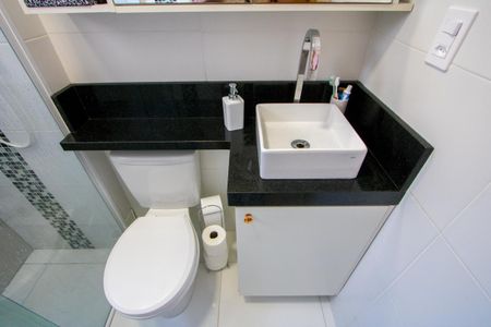 Apartamento à venda com 90m², 2 quartos e 2 vagas Apartamento à venda com 90m², 2 quartos e 2 vagasBanheiro