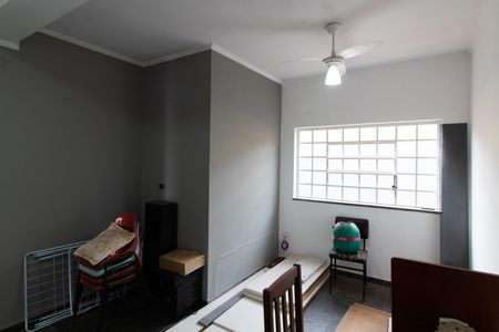 Casa à venda com 450m², 5 quartos e 4 vagas Casa à venda com 450m², 5 quartos e 4 vagasSala de TV