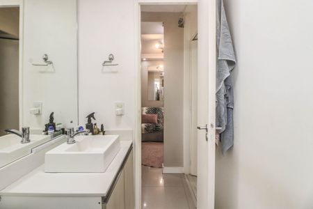 Apartamento à venda com 51m², 2 quartos e 1 vaga Apartamento à venda com 51m², 2 quartos e 1 vagaBanheiro