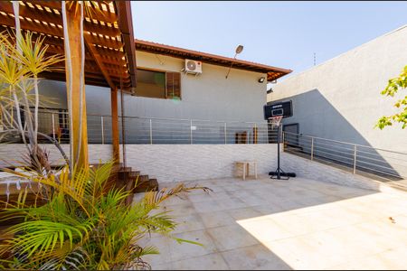 Casa à venda com 497m², 4 quartos e 6 vagasÁrea externa