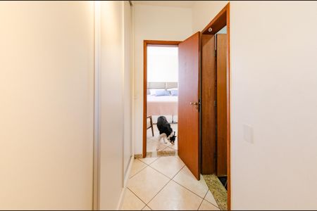 Casa à venda com 497m², 4 quartos e 6 vagasCloset 1 suíte 2