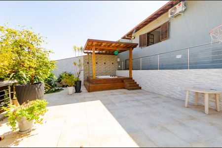 Casa à venda com 497m², 4 quartos e 6 vagasÁrea externa