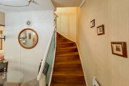 Casa à venda com 350m², 4 quartos e 2 vagasSala de Jantar - Escada