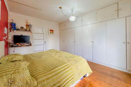 Casa à venda com 350m², 4 quartos e 2 vagasSuíte